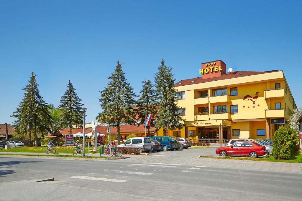 Hotel Picok Ðurđevac Buitenkant foto