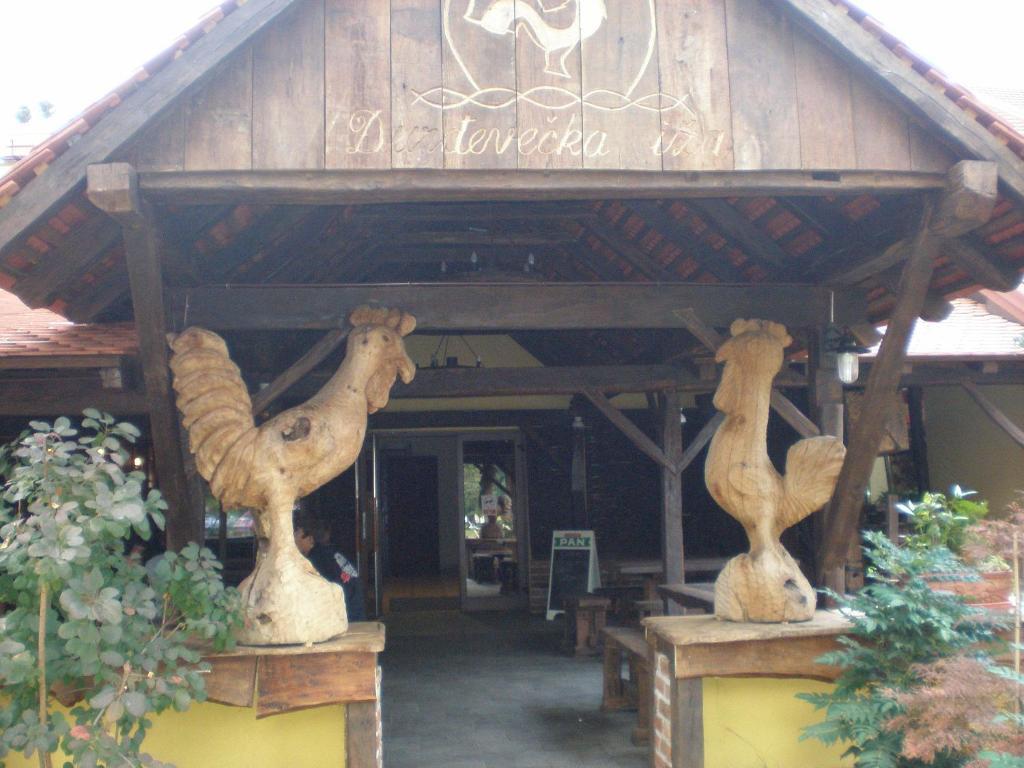 Hotel Picok Ðurđevac Buitenkant foto