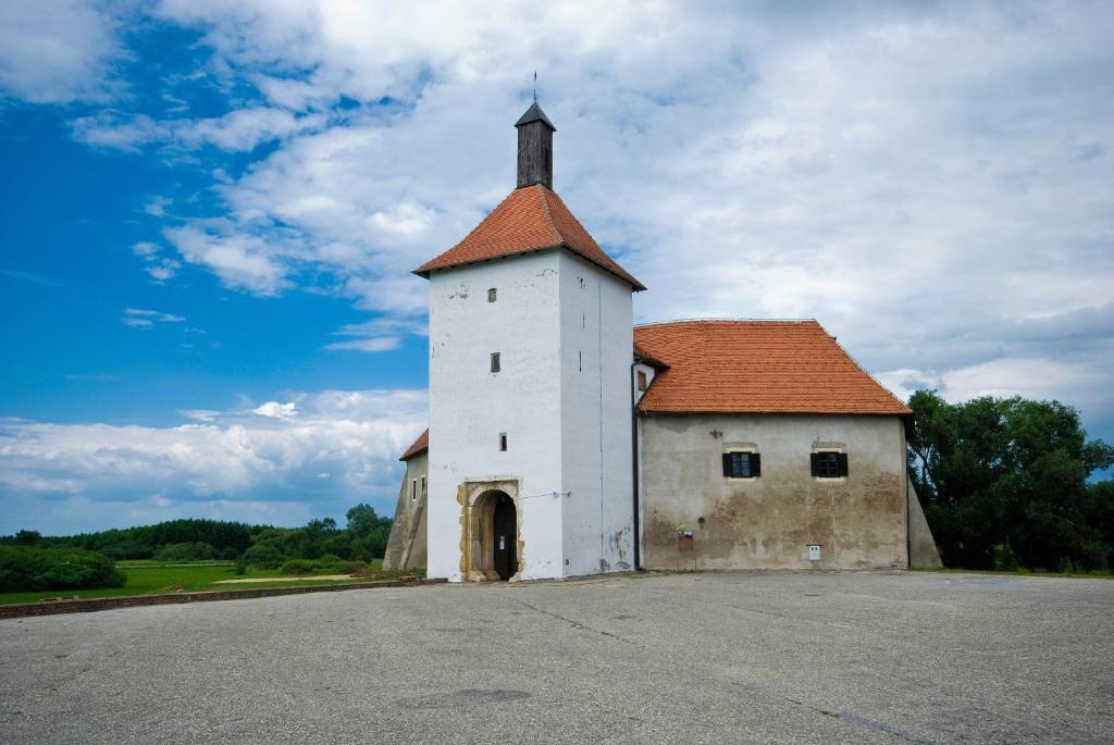 Hotel Picok Ðurđevac Buitenkant foto