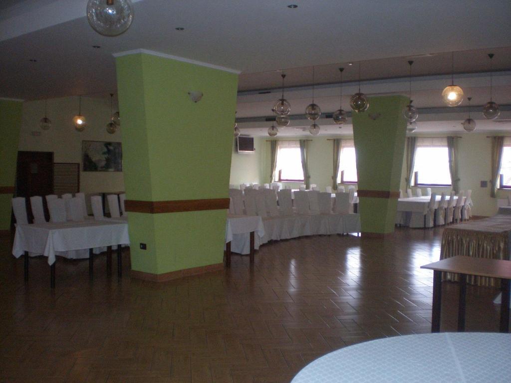 Hotel Picok Ðurđevac Buitenkant foto
