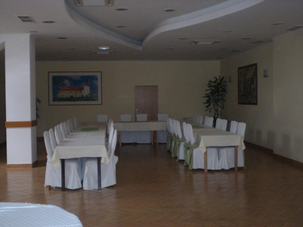 Hotel Picok Ðurđevac Buitenkant foto