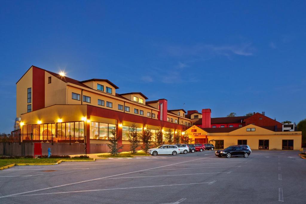 Hotel Picok Ðurđevac Buitenkant foto